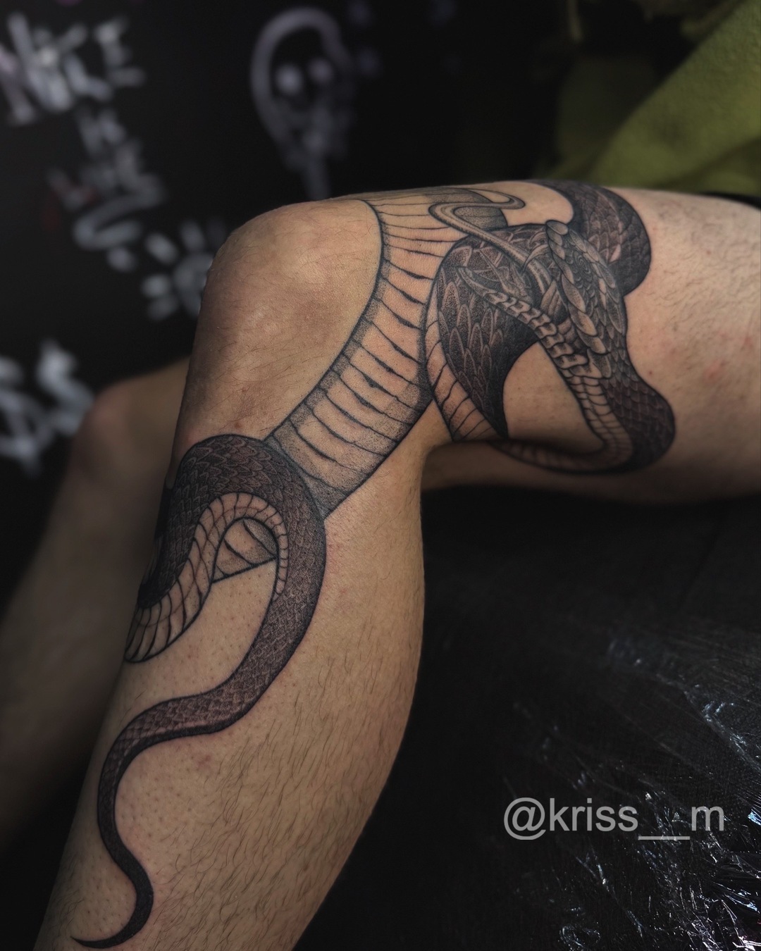 тату змія на нозі, тату майстер kriss__m, Умань